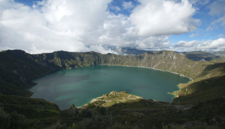 Blick über die Quilotoa-Lagune